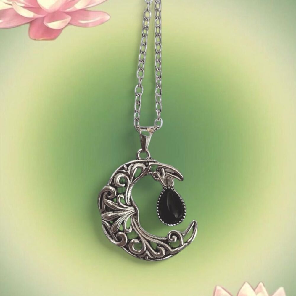 ꧁ᬊᬁ silver plated crescent moon necklace ᬊ᭄꧂